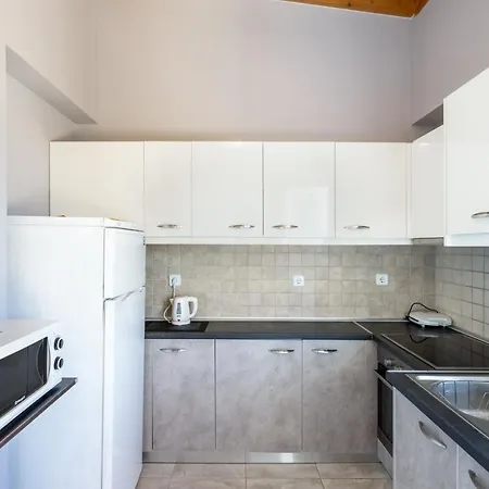 Aristos Garden Apartment