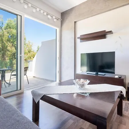 Aristos Garden Apartment *